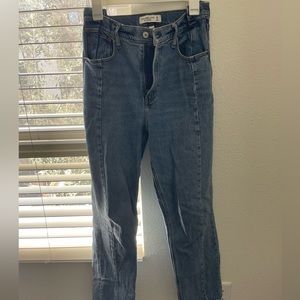 The 90s Straight Ultra High Rise Curve Love blue denims